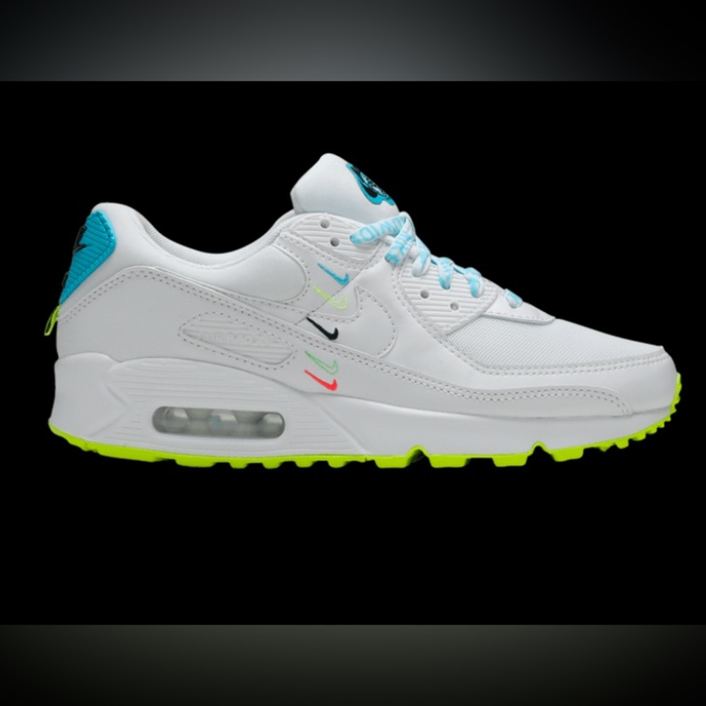 Women’s “world wide” air max